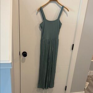 Love life essentials Elegant Green Sleeveless romper size small